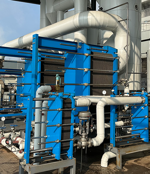 Plate multi-effect evaporator