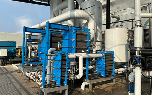 Plate multi-effect evaporator
