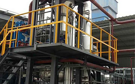 Multi-effect combined plate-and-tube evaporator