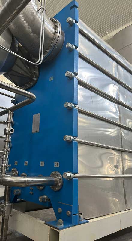 Plate rising film evaporator