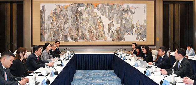 生態(tài)環(huán)境部部長(zhǎng)黃潤(rùn)秋會(huì)見(jiàn)上海合作組織國(guó)家綠色發(fā)展論壇部分參會(huì)嘉賓