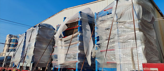 腐殖酸濃縮板式蒸發(fā)器按計劃生產(chǎn)完成開始發(fā)貨